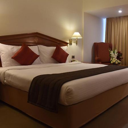 Hotel Sagar Plaza City Centre Pune Eksteriør bilde