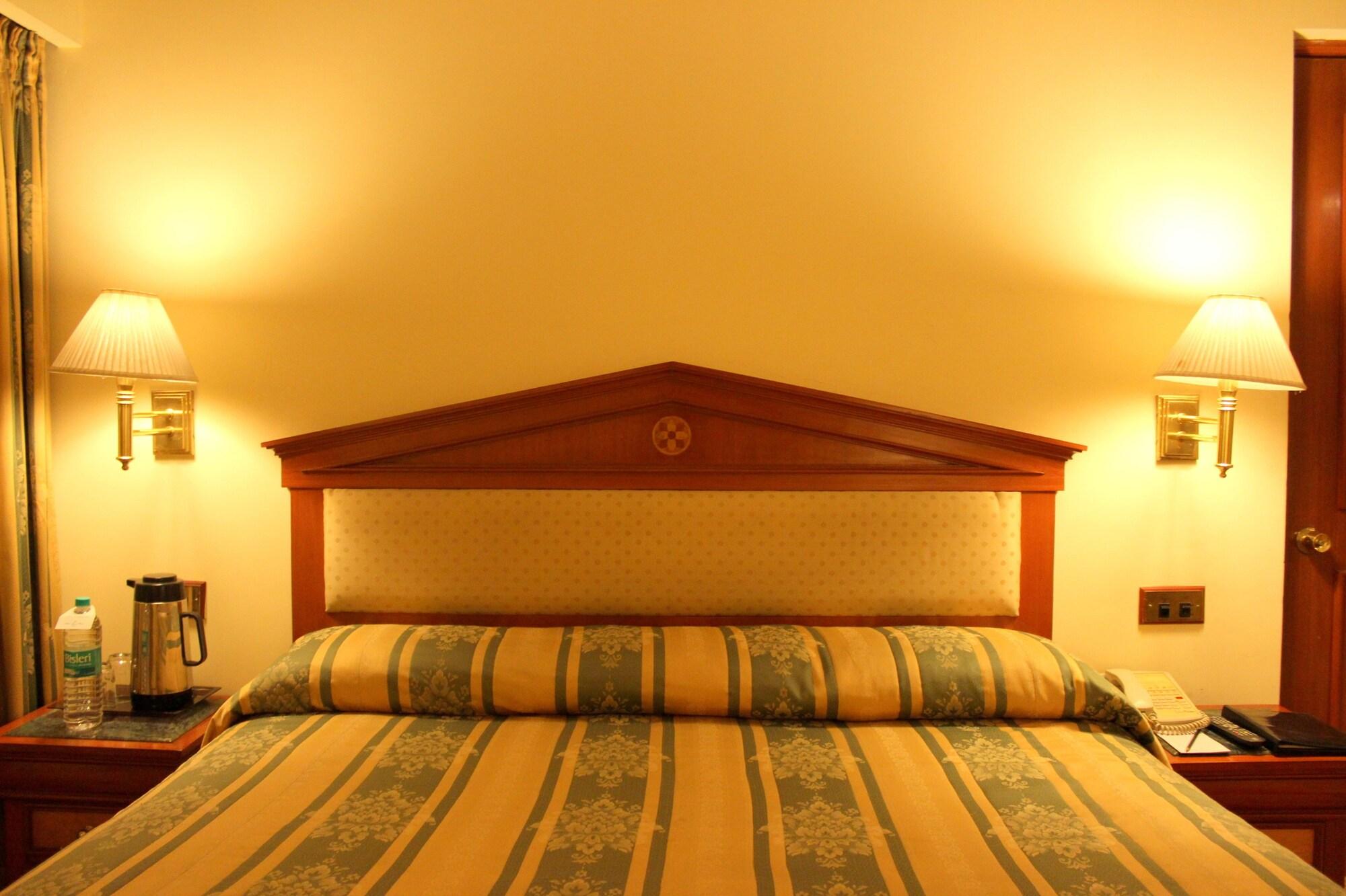 Hotel Sagar Plaza City Centre Pune Eksteriør bilde