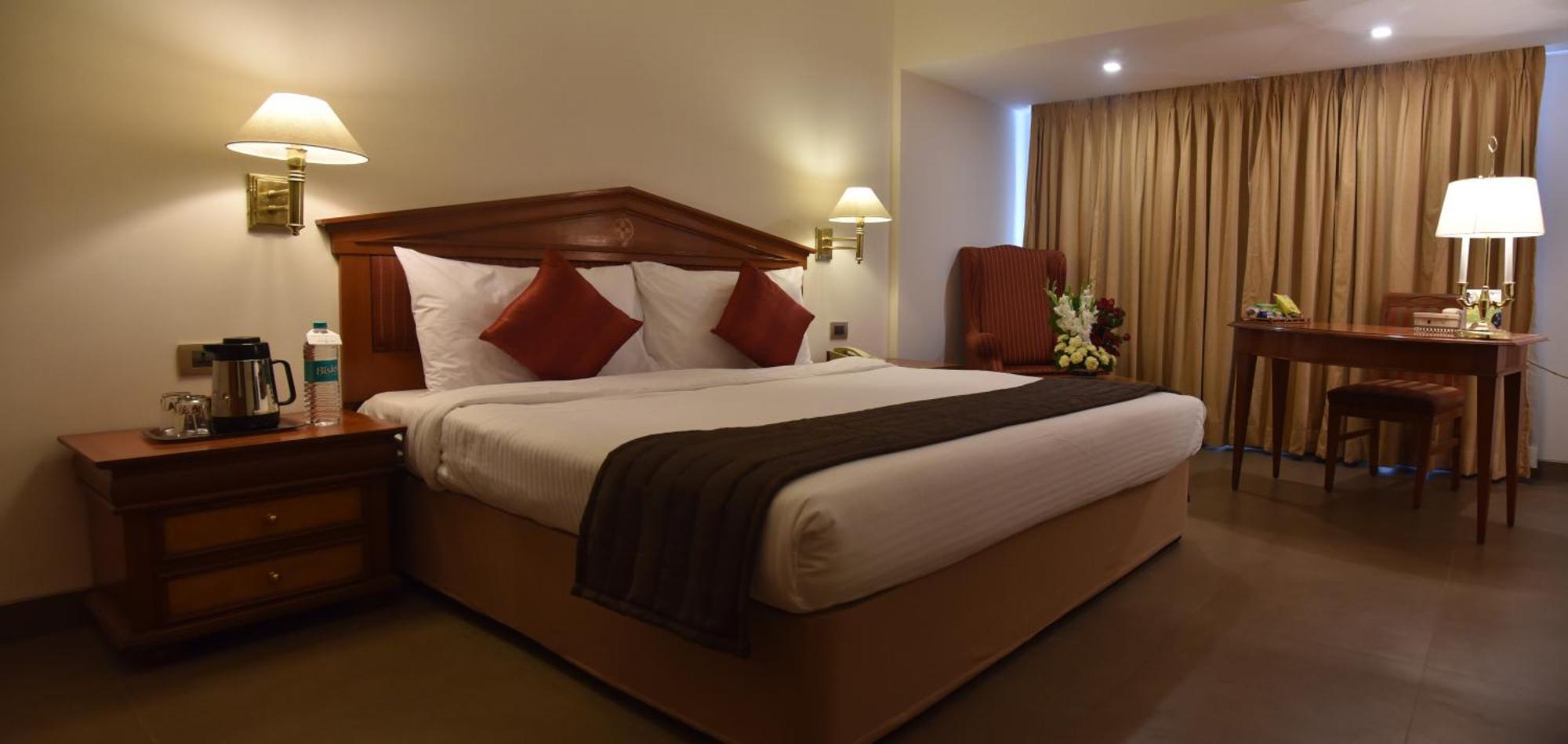 Hotel Sagar Plaza City Centre Pune Eksteriør bilde