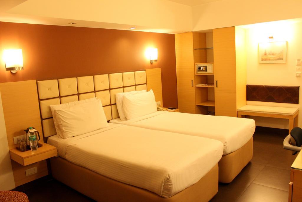 Hotel Sagar Plaza City Centre Pune Eksteriør bilde