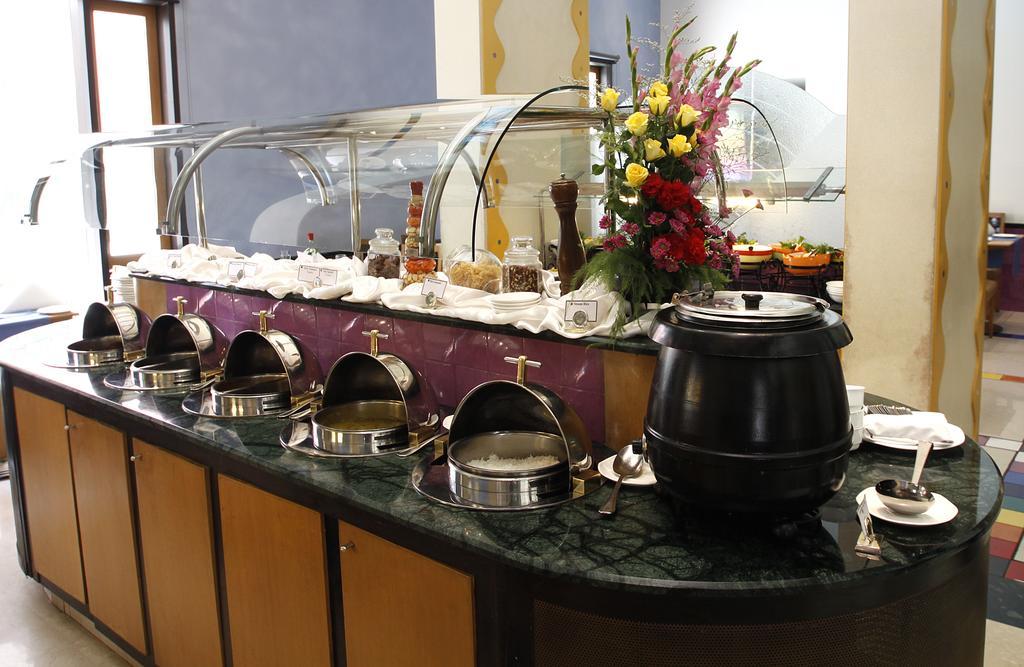 Hotel Sagar Plaza City Centre Pune Eksteriør bilde