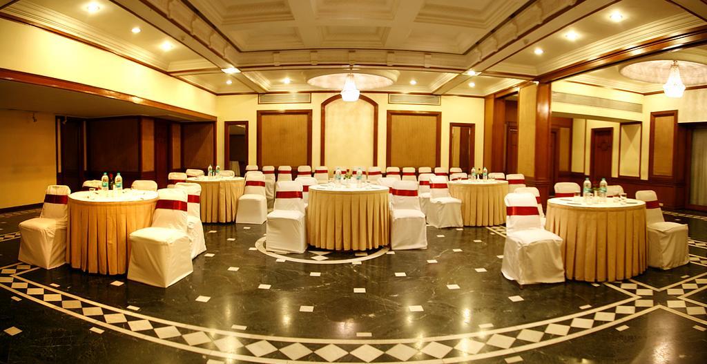 Hotel Sagar Plaza City Centre Pune Eksteriør bilde