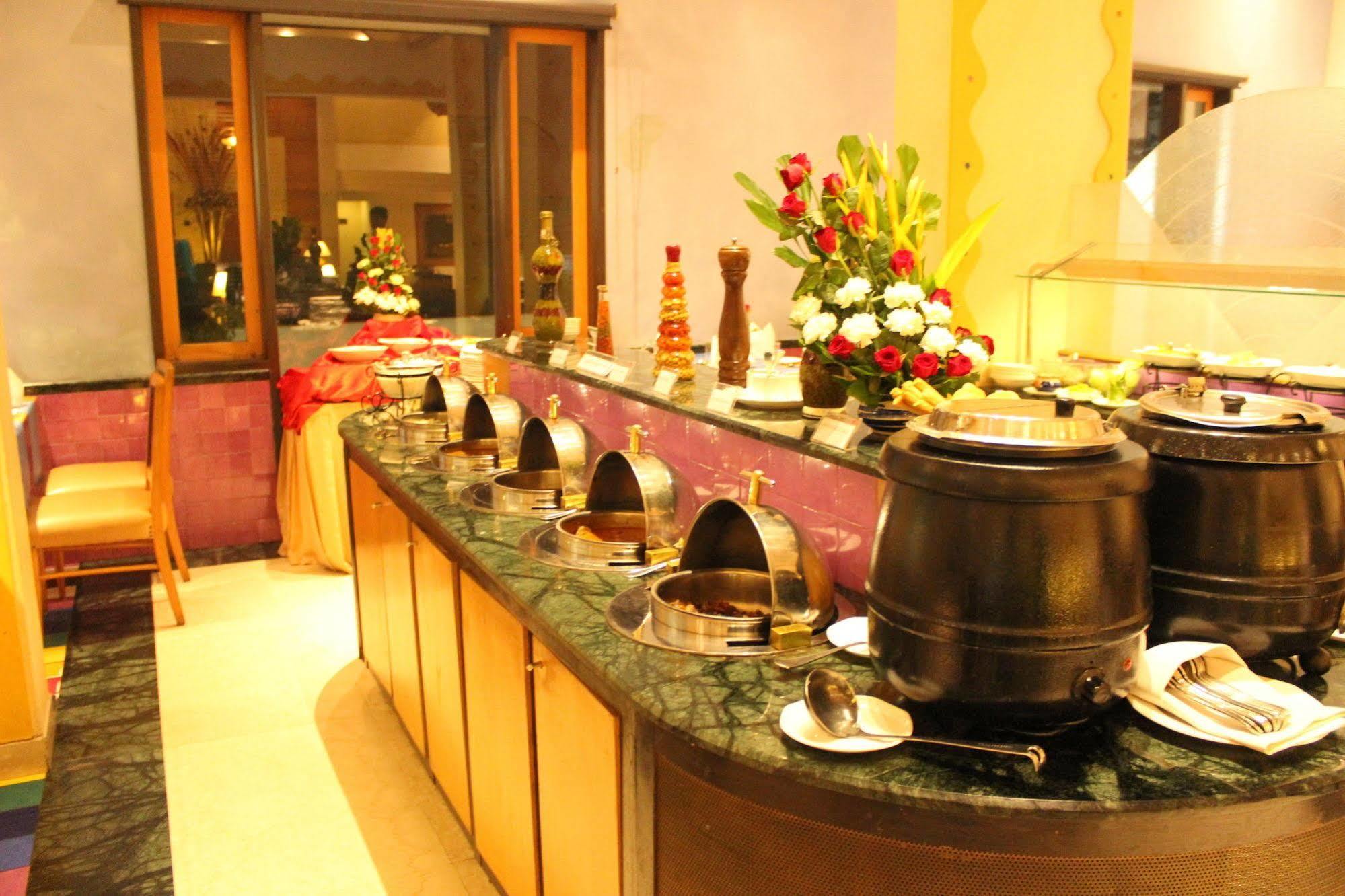 Hotel Sagar Plaza City Centre Pune Eksteriør bilde
